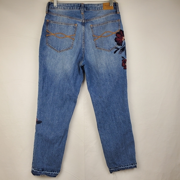 Abercrombie & Fitch Embroidered Girlfriend Jean - Picture 2 of 8